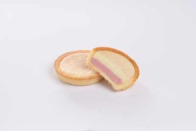 ホワイト焼きチョコを重ねた甘味と酸味のコントラストが特徴