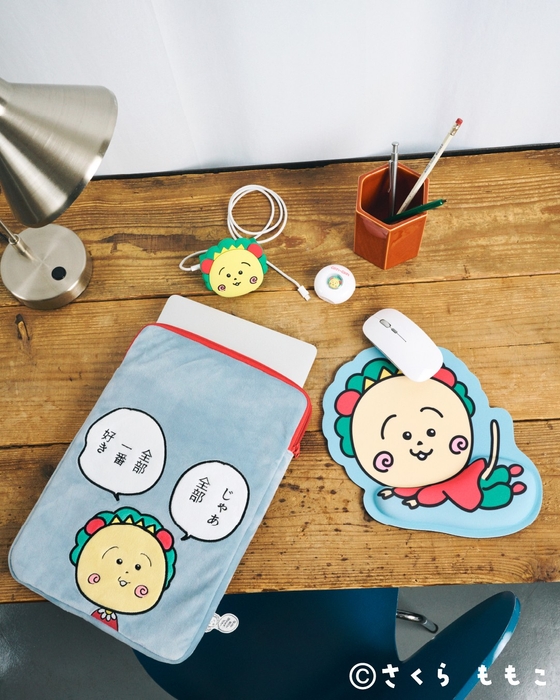 PCケース	¥3,890(税込) マウスパッド	¥1,490(税込) ワイヤレスイヤフォン	¥3,990(税込) モバイルバッテリー	¥3,490(税込)