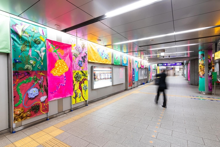 ▲アーティスト作品の展示(園川絢也)（大江橋駅）【2022年】