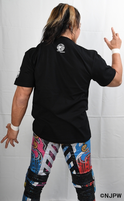 コラボTシャツを着用した棚橋弘至選手(C)NJPW