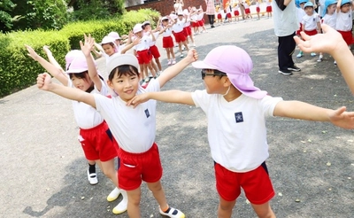近畿大学九州短期大学附属幼稚園で「夏祭り」を開催　盆踊りと手作りゲームで園児・保護者・学生が交流を深める