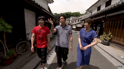 おにぎりあたためますか 岡山の旅 Blu-ray(左から戸次重幸、大泉洋、室岡里美) ©HTB