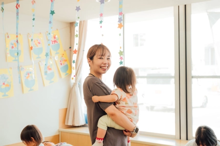 20年キャリアのナレーターが現役保育士に！ 異色のダブルワーク事例を公開 ― ベルサンテの「VOICE」企画