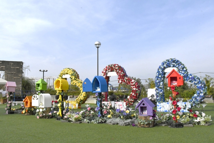 8色(レッド、パープル、ブルー、イエロー、ホワイト、グリーン、オレンジ、ピンク)の「推し活小箱」