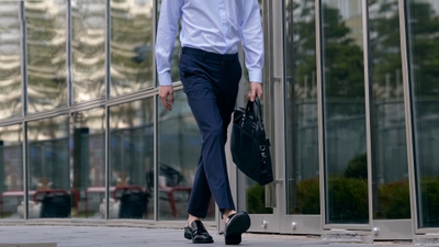 Super airy wool slacks 着用イメージ