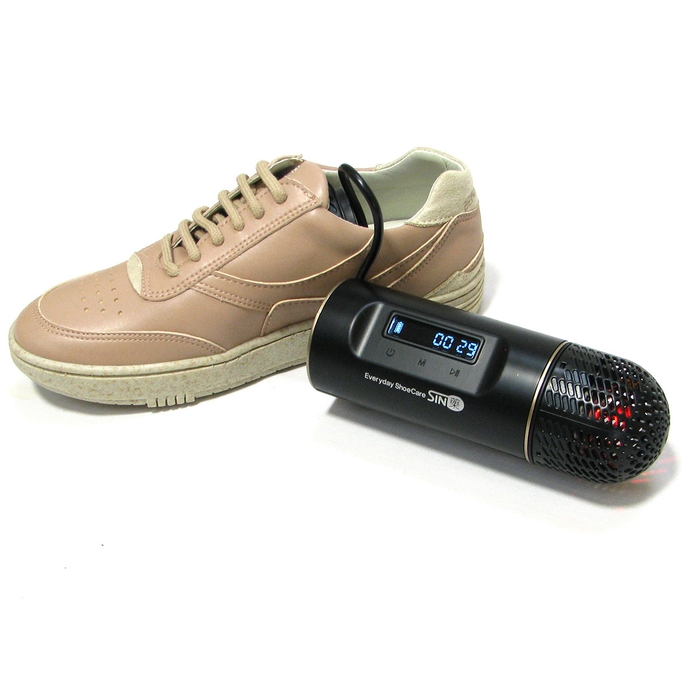 靴の中に入れるだけ!