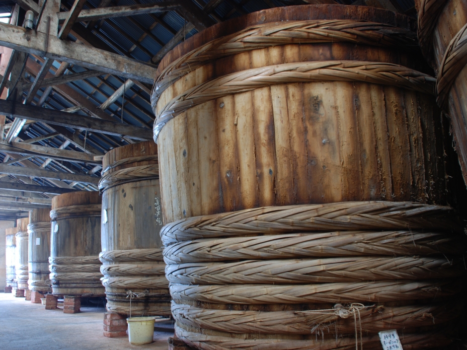 杉桶で仕込む知多の「たまり醤油」