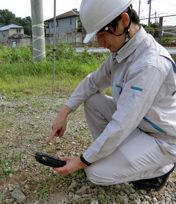 ガス濃度を計測する様子