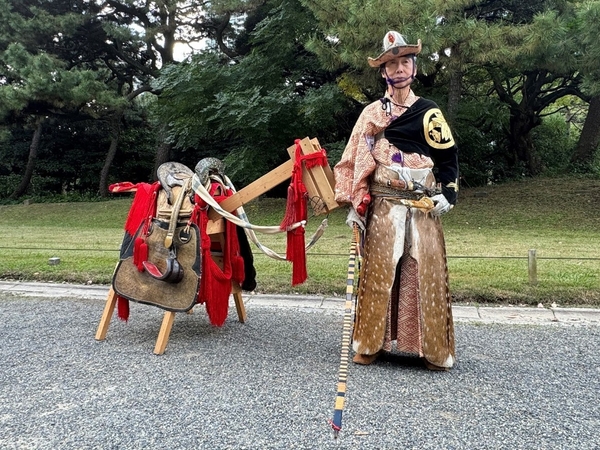 流鏑馬装束の展示（※　一般社団法人日本古式弓馬術協会　提供）