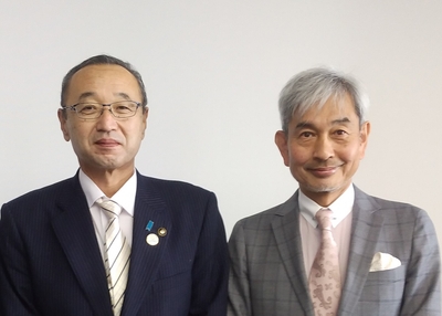 渡辺市長(左)と山田学長(右)