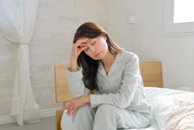 「朝起きれない…」目覚ましが聞こえない原因と対策｜睡眠環境の整え方
