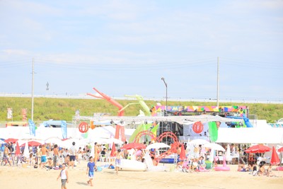 砂浜がフェス会場ってありそうでない!