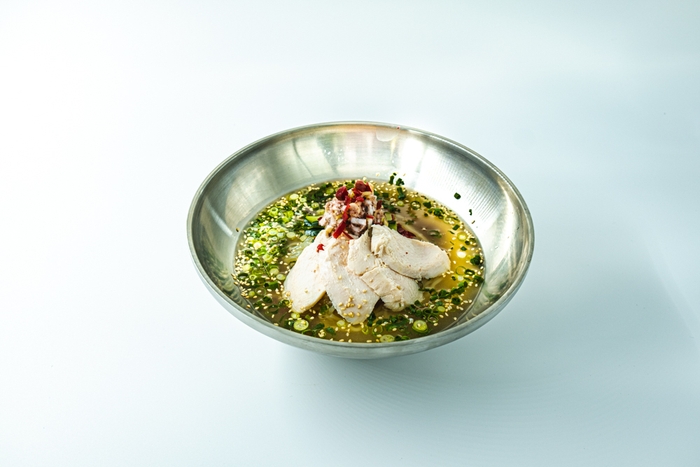 しっとり鶏と梅の冷麺 980円