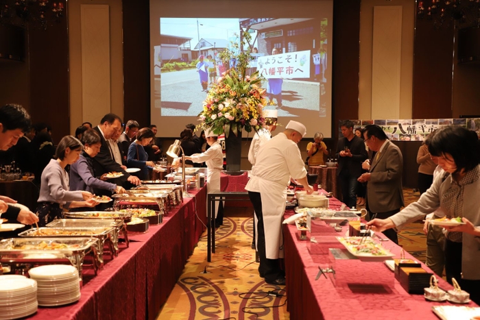 豪華な料理を召し上がれ！