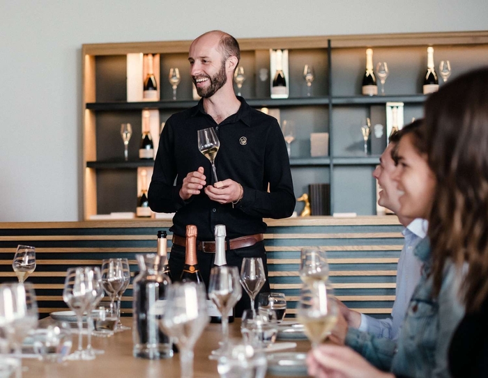 ワイナリーでのテイスティング