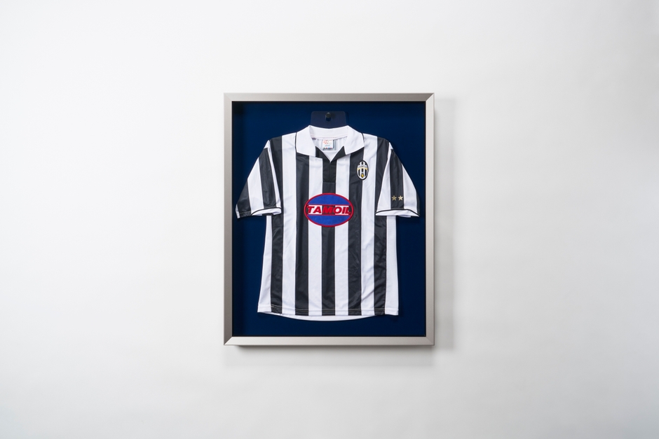 寄贈ユニフォーム額画像