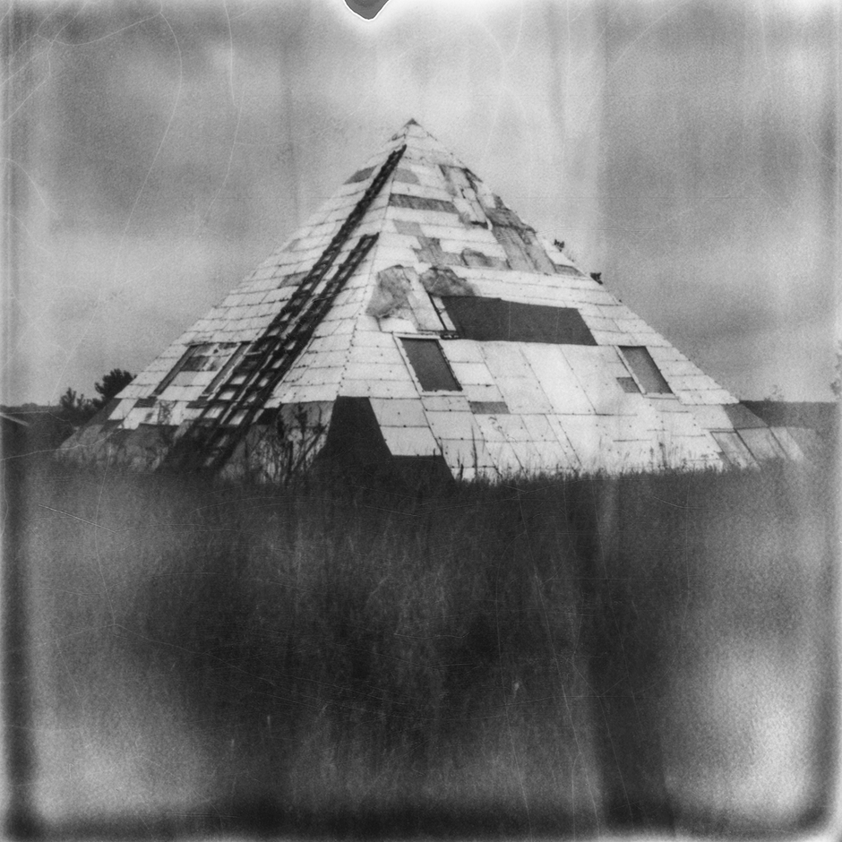 ピョートル・ズビエルスキ(ポーランド、1987)　《無題》〈木霊・翳〉シリーズより、2017 (C)Piotr Zbierski