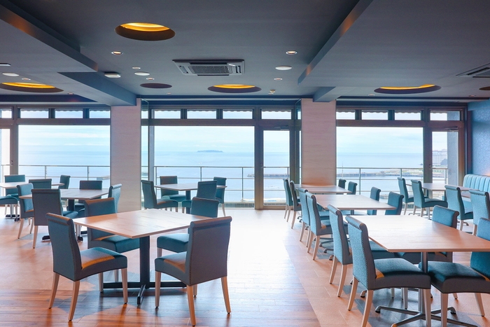 PORT SIDEと全く異なる表情を見せる「STAR BOARD」は朝食でのご利用がお薦め