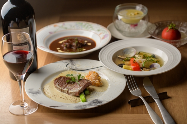 コース仕立てのお料理を、お好きな順番でお楽しみください