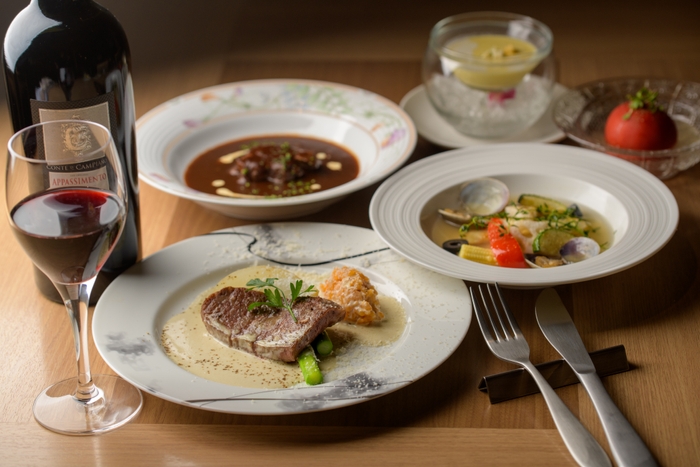 コース仕立てのお料理を、お好きな順番でお楽しみください