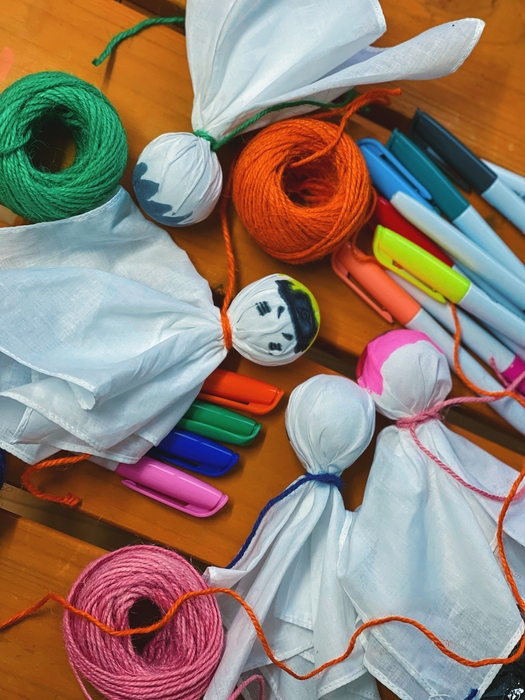 ▲晴れを祈願する“てるてる坊主”を制作しよう!