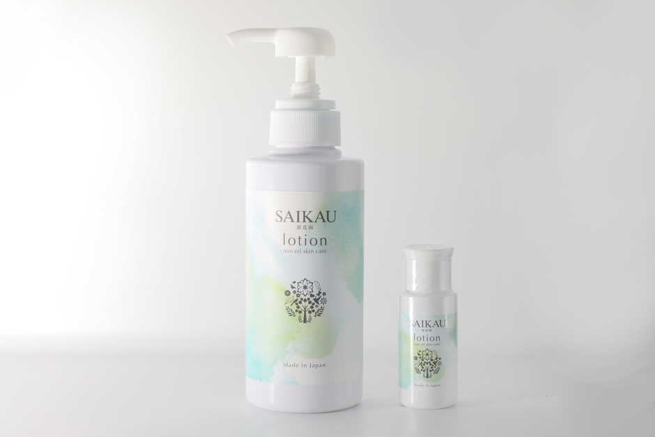 SAIKAU lotion(催花雨ローション) 左:300mlボトル 右:30mlボトル