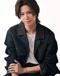神宮寺勇太、MIKIMOTOの最新キャンペーンに登場！ サファイア×デニムで海を想わせる爽やかなルックを披露