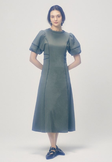 THE PIPING PUFF SLEEVE DRESS ¥ 16,500 （税込）