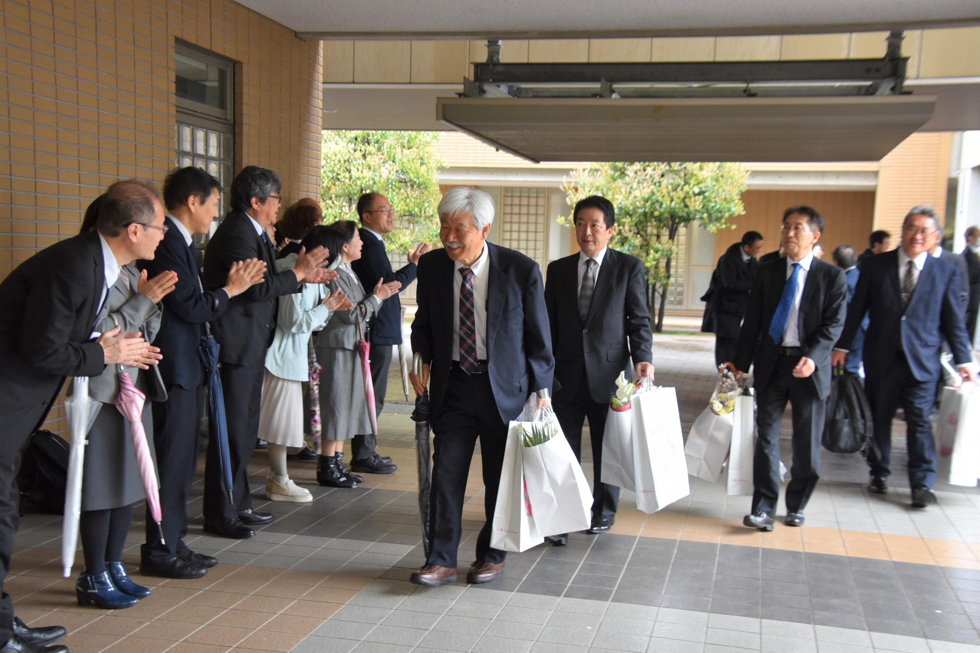 【名城大学】令和７年度の定年退職者辞令等交付式を開催
教職員15人がキャンパスや校舎に別れ