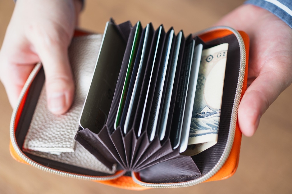 カード8枚収納で運気アップ