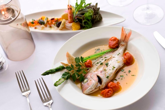 瀬戸内の鯛を使ったアクアパッツア(メニュー例)