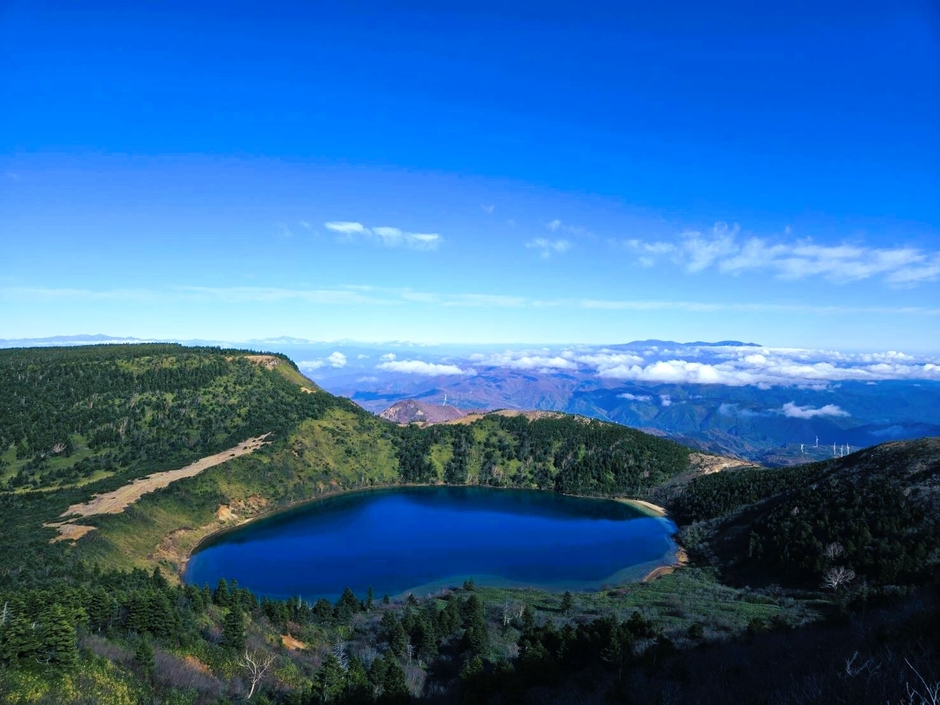 一切経山からの“魔女の瞳”