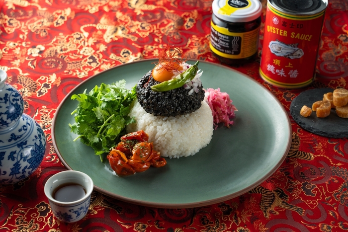 ～XO醬×オイスター×イカ墨～広東風極みブラックポークキーマ(スペシャルトッピング)