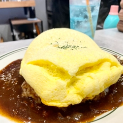 【オムレツじゃない】スフレオムレツ専門店「クロとシロ」が中野にオープン！