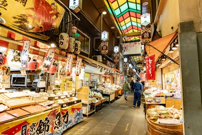 「京都の台所」でありグルメのテーマパーク 錦市場商店街