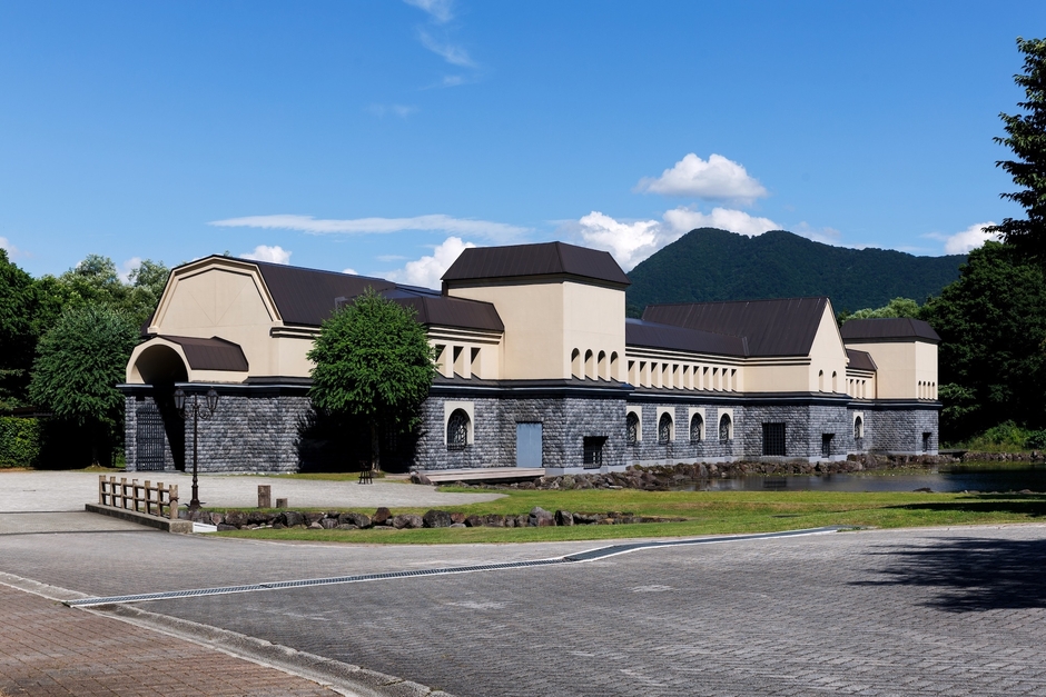 (2)本館前広場　約700平米