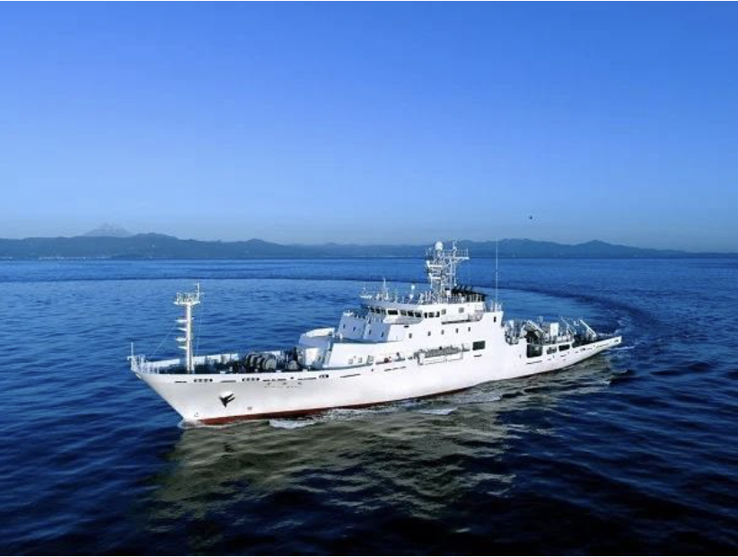 凌風丸(4代目海洋気象観測船/提供:気象庁)