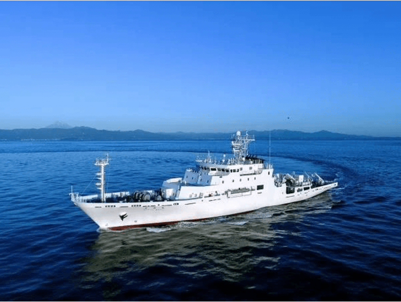 凌風丸（４代目海洋気象観測船／提供：気象庁）