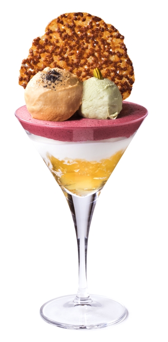 【札幌市・パフェ、珈琲、酒、佐藤】キャラメルとピスタチオのパフェ