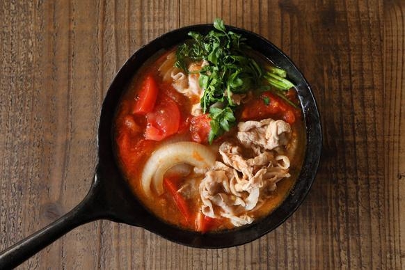 おすすめの使い方レシピ ～トマトと新玉ねぎの豚すき