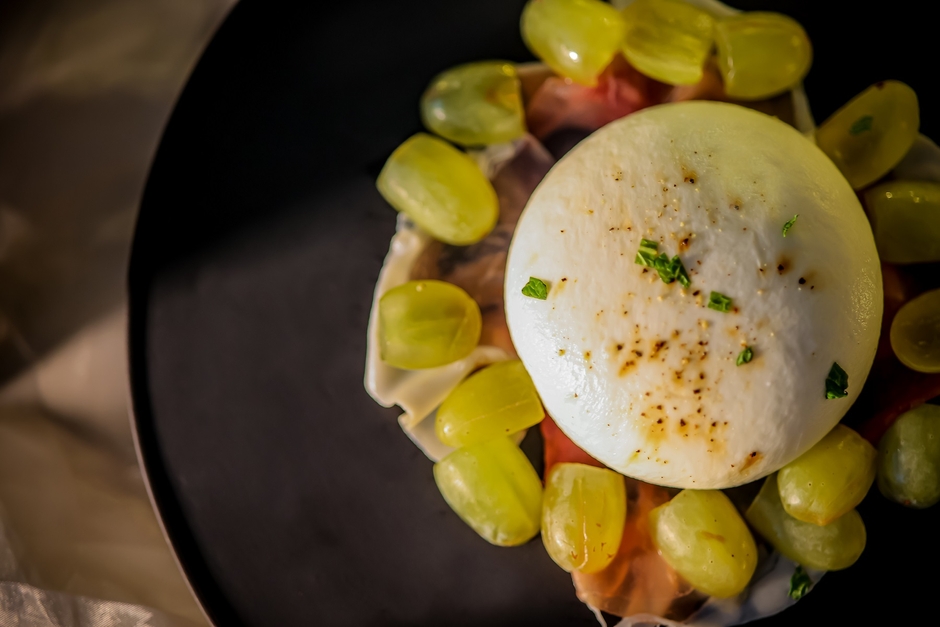 ブラッターチーズ 生ハムとマスカット