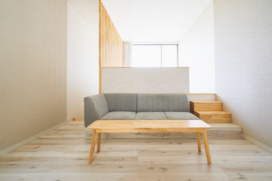 「海／空・砂／石・太陽／夕陽」など自然をテーマにした3部屋タイプ