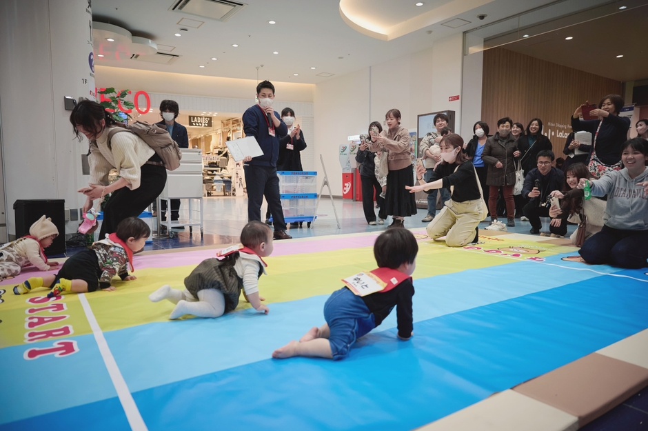 MOMOテラス 習いごと体験フェア アカチャンホンポ 赤ちゃんの日杯 ハイハイレース