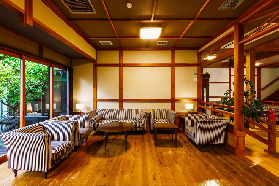 【ラウンジ】ロビー併設のカフェスペース