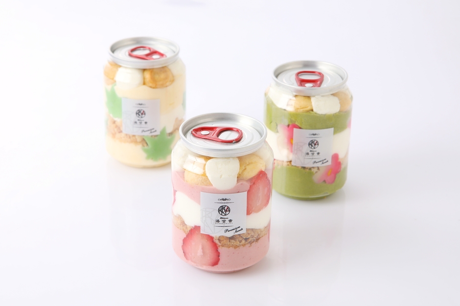 <シューストロベリー><シュー抹茶><シュープレーン>864円