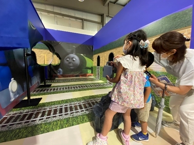 誰がいるかな?夜のトンネル