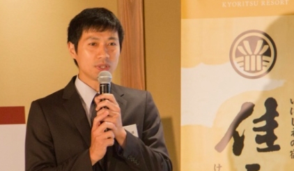 作家 小林泰三氏(帳場レリーフ)