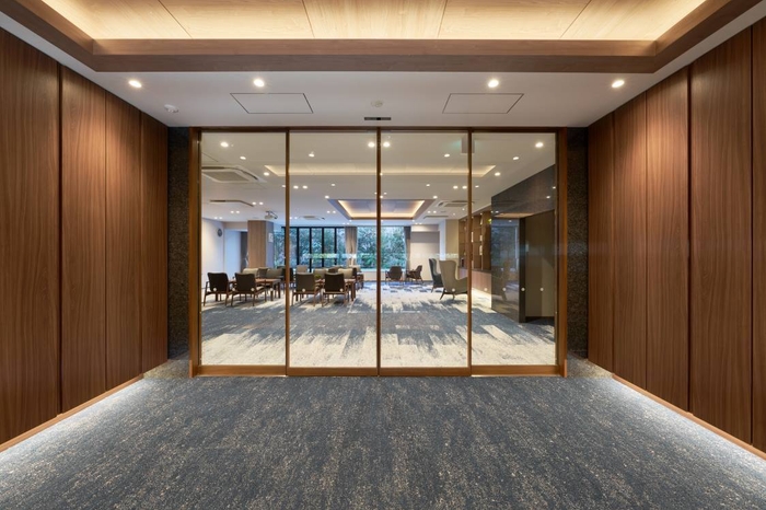 アズハイム葛飾白鳥 風除室