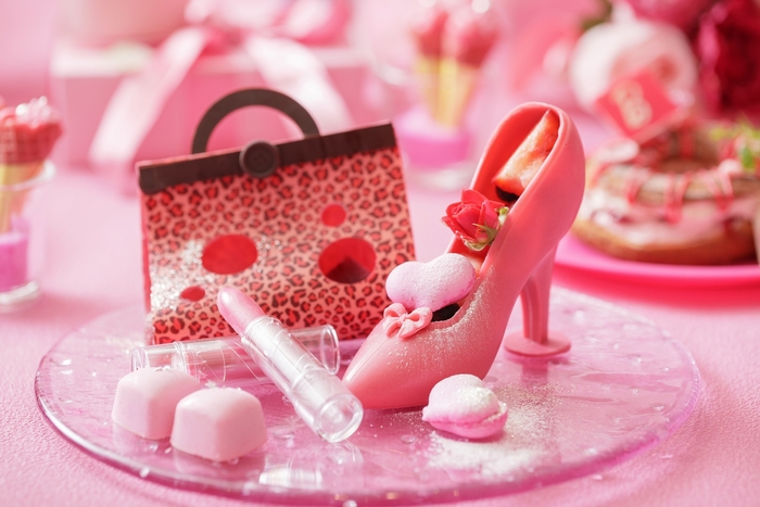 ▲女の子のお洒落必須アイテム“リップ” “バッグ”“ハイヒール”をチョコレートで表現