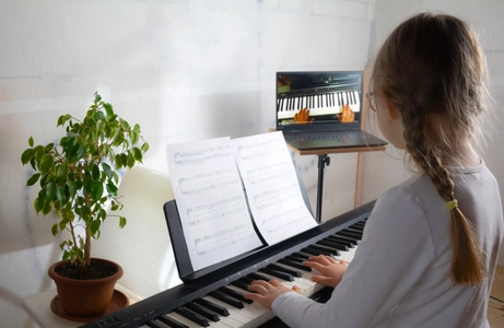 国内最大規模を目指す音楽専門のオンラインレッスン 「MUSICY」(ミュージシー)の開講に備え、 音楽講師(第1期100名)募集のお知らせ